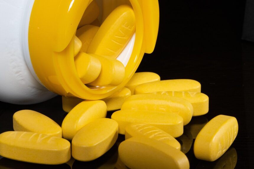 pills-6127501_1280 Die Wellnessbranche war lange Zeit voll von kalkhaltigen Pillen und bitteren Pulvern. Bears with Benefits ändert das mit seinem spielerischen und doch wissenschaftlich fundierten Ansatz: nährstoffreiche Gummibärchen, entwickelt von Experten in Deutschland. Die Kombination aus streng geprüften Inhaltsstoffen, natürlichen Aromen und veganen Rezepturen hat die Marke zu einem vertrauenswürdigen Namen für Frauen und Männer gemacht, die nach einer sowohl angenehmen als auch effektiven Unterstützung für Schönheit und Gesundheit suchen.